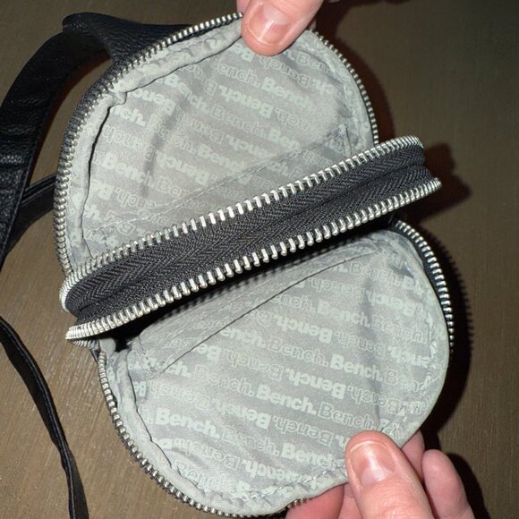 Bench Crossbody - Picture 4 of 6